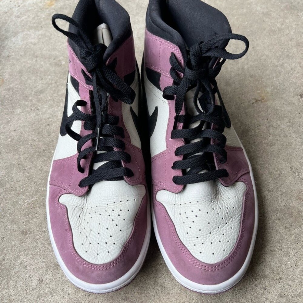 NIKE Air JORDAN 1 RETRO MID SE Black Mulberry Pink Size 10.5W / 9M DC7267 500